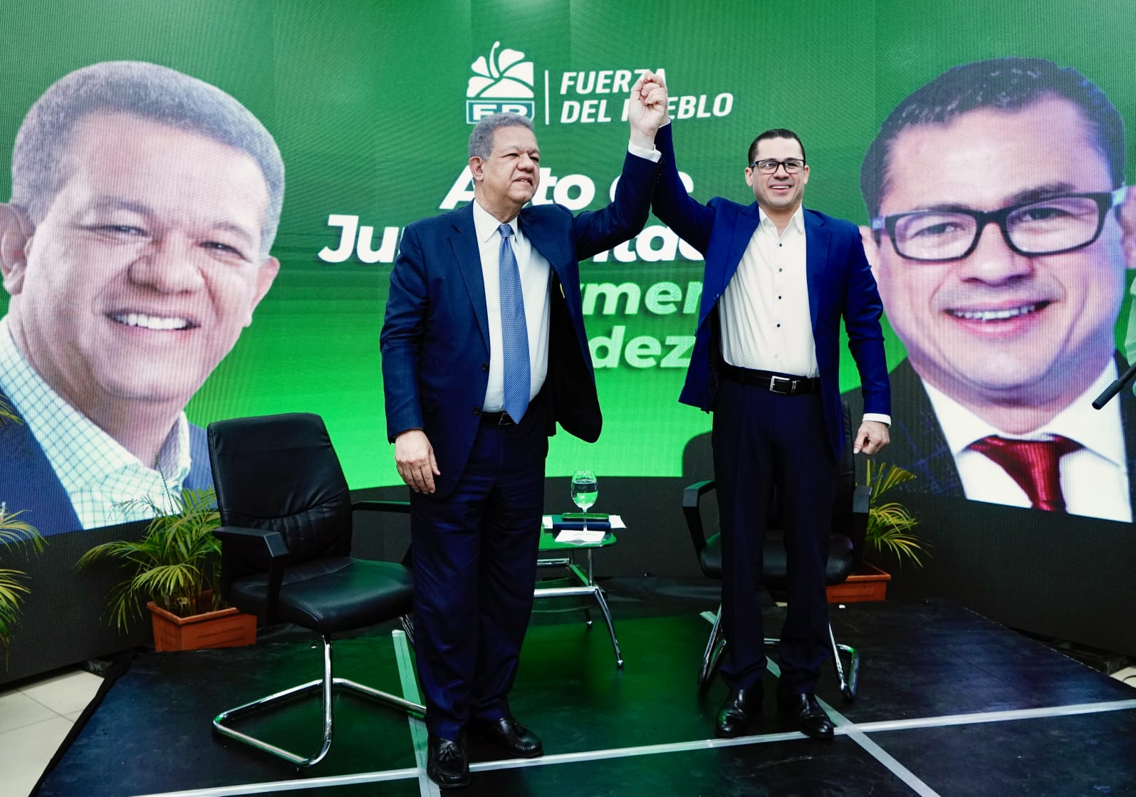 Comunicador  Graymer Méndez se va con Leonel y se juramenta en la FP