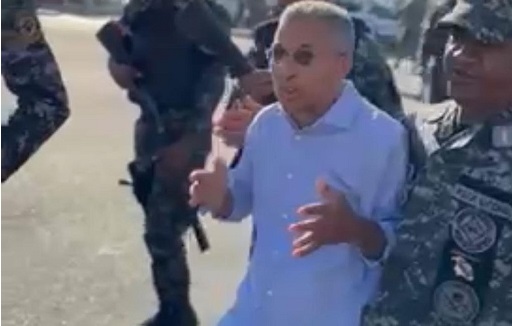 Como en los doce años de Balaguer PN apresa al doctor Enriquillo Matos por defender en protesta a sus compañeros arrestados del PLD