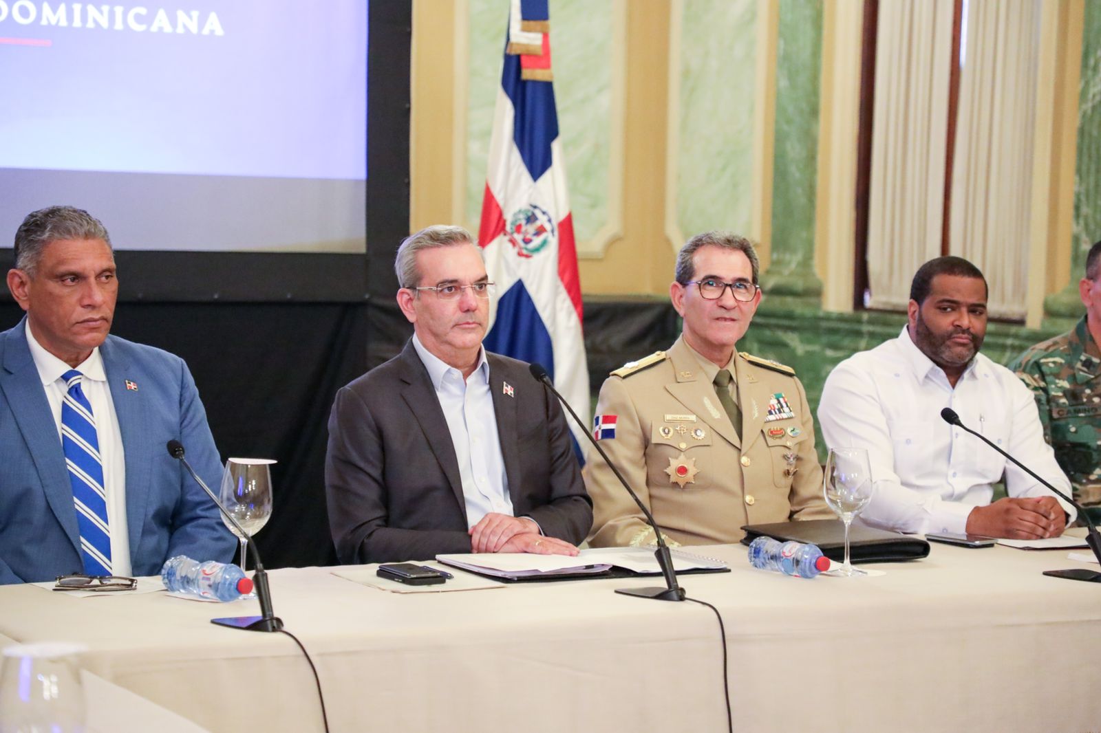 Presidente Luis Abinader dirige reunión con liderazgo político para discutir pacto por la soberanía nacional