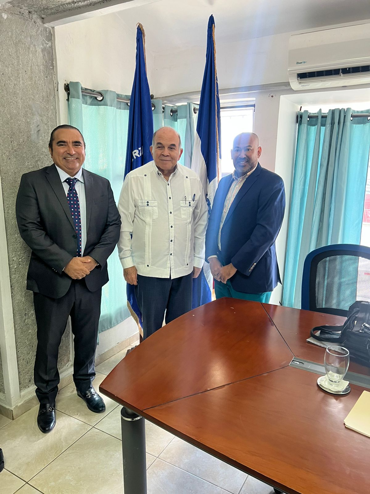 SDN: Aspirante a diputado FP visita al presidente de la FNP