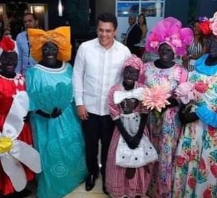Genera criticas foto David Collado con “negras”