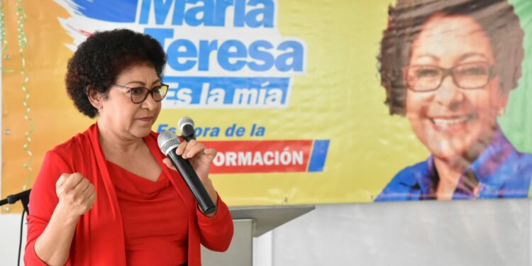 María Teresa Cabrera recibe apoyo de ciudadanos de La Vega