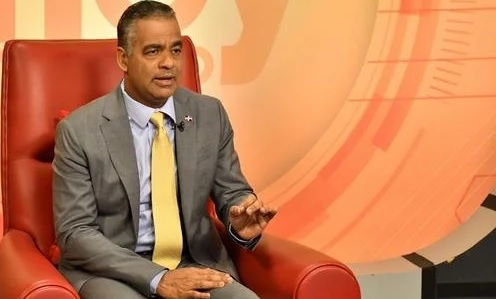 Ministro de la Presidencia ve inmadurez del PLD vincular a Abinader con operación Calamar