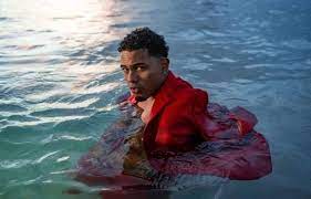 Myke Towers presenta su cuarto álbum de estudio “La vida es una”