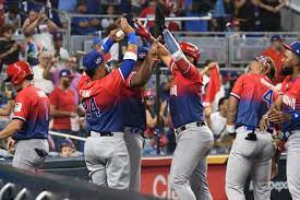 Con jonrones de Soto y Machado Dominicana consigue primer triunfo en el Clásico
