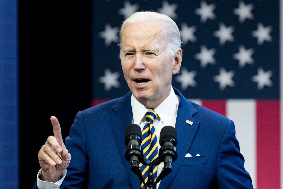 EEUU: Biden defiende el sistema bancario; exige más regulación