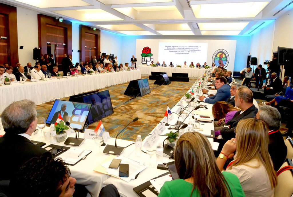 Miguel Vargas ante delegados IS: “Modelo de desarrollo de nuestra región está agotado”