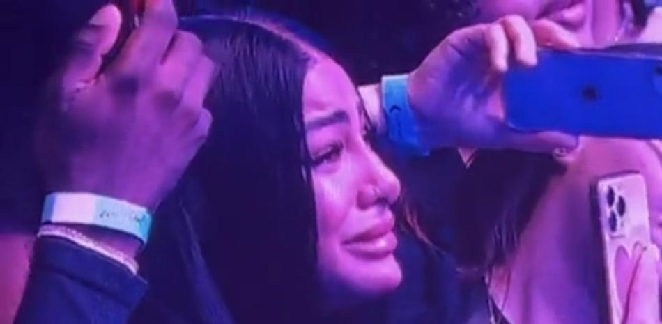Yailín «La Más Viral» se fue en llanto cuando Ana Gabriel la saludó durante concierto de la mexicana