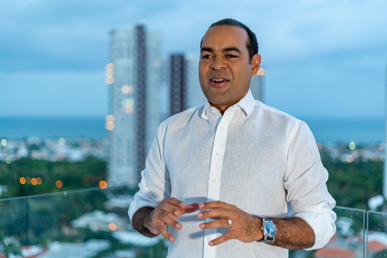 Kalil Michel pide a Carolina Mejía aprobar normativas de ciudad y no ceder al chantaje de elites sociales