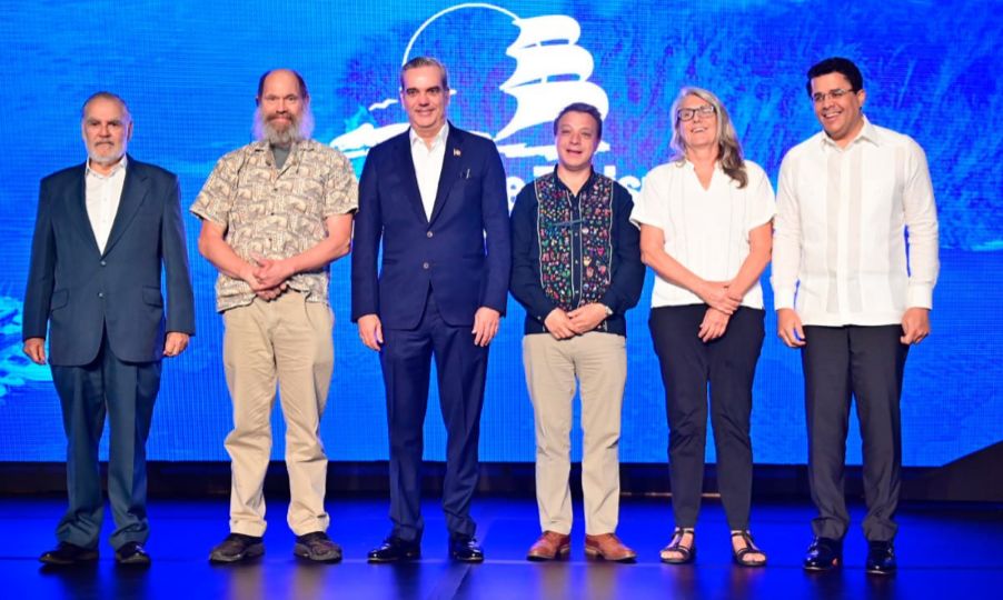 Presidente Abinader llama a los países del Gran Caribe a unificarse para resolver crisis del sargazo