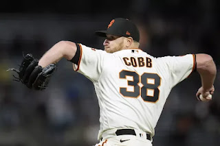 Cobb lanza juego sin carreras, Gigantes blanquean Cardenales