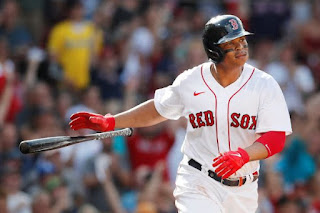 Devers conecta 8vo HR en revés de Boston ante Milwaukee 5-4