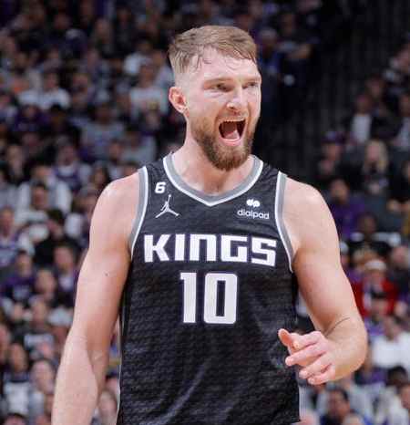 Kings dejan a Warriors contra la pared en serie de playoff