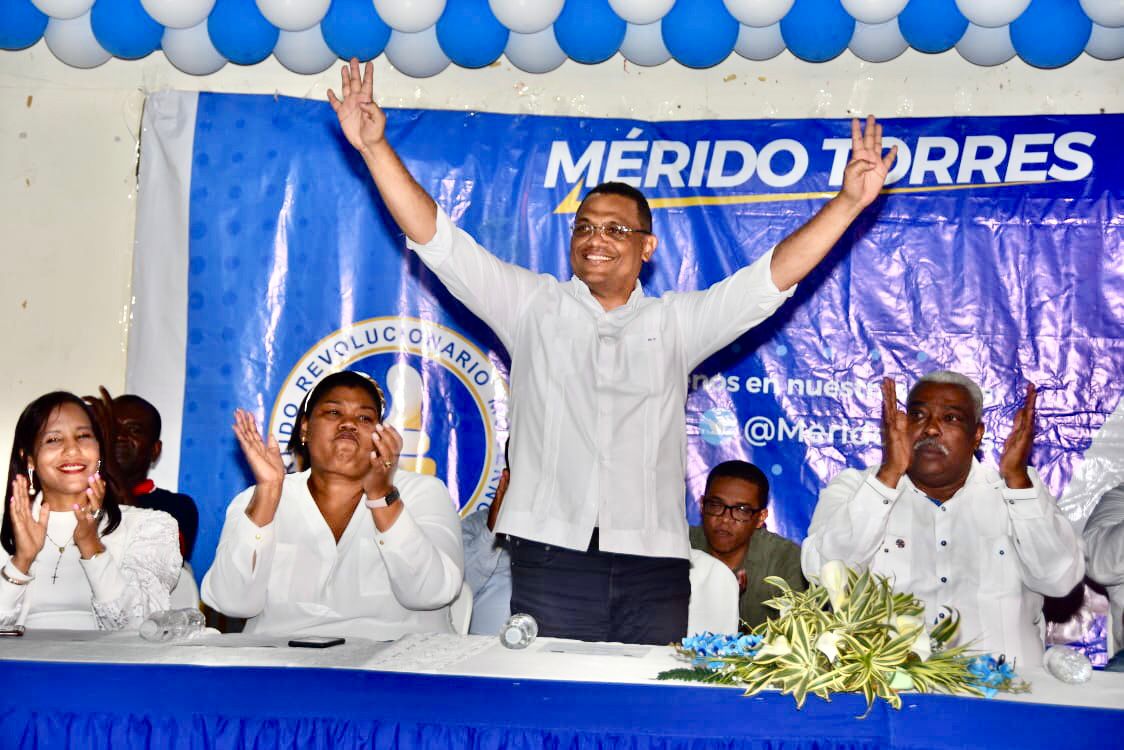 Frente Magisterial de SDE anuncia respaldo a la aspiraciones de Mérido Torres a la alcaldía