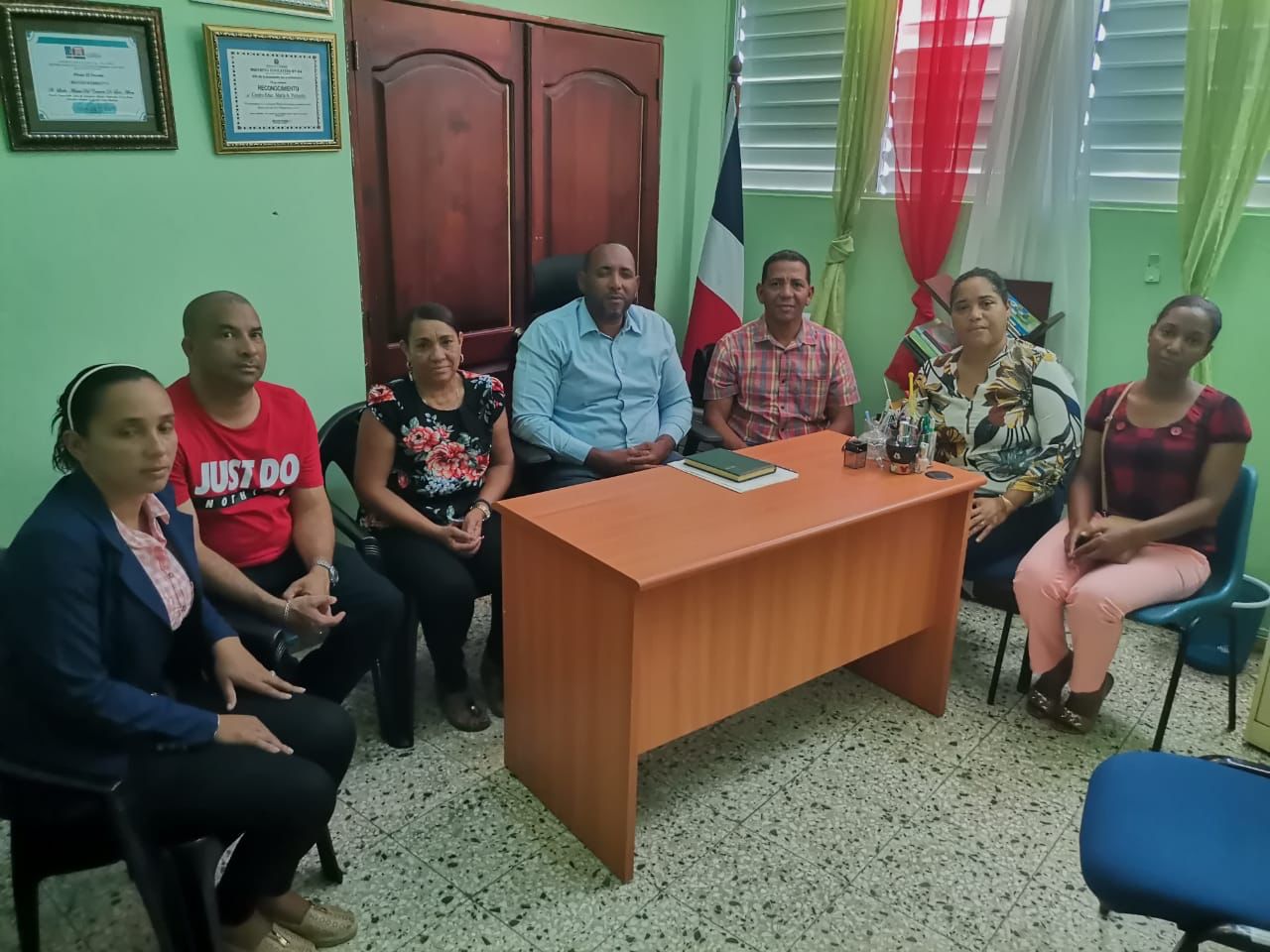 Federación de Padres y Amigos de estudiantes de Villa Riva tiran el grito al cielo por suspensión de almuerzo escolar en nueve escuelas 