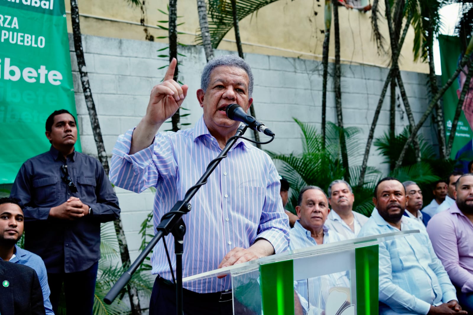 Leonel Fernández sostiene que no está con las élites y que su compromiso es con el pueblo