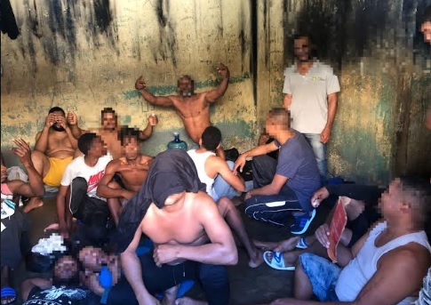 Presos en destacamento Policía Montecristi se encuentran en estado inhumano y en hacinamiento