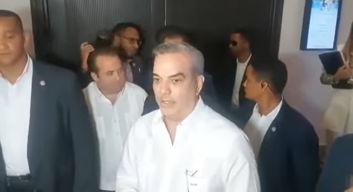 Luis Abinader insta a Fuerza Pueblo a protestar también en otros países por altos precios