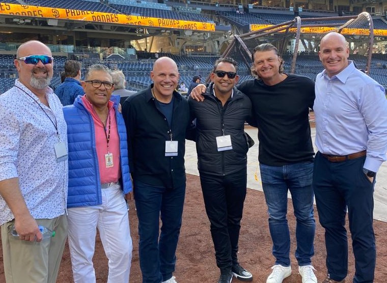 Estelares peloteros dominicanos respaldan béisbol infantil en RD