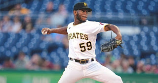 Roansy se luce en la lomita contra los Dodgers, Piratas ganan 8-1