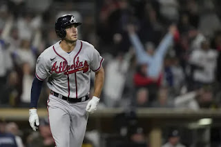 Strider y los Bravos aporrean a Padres; hilan su 8vo triunfo