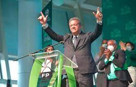 Leonel Fernandez: asegura izará la bandera de la victoria cuando obtenga dos millones de miembros