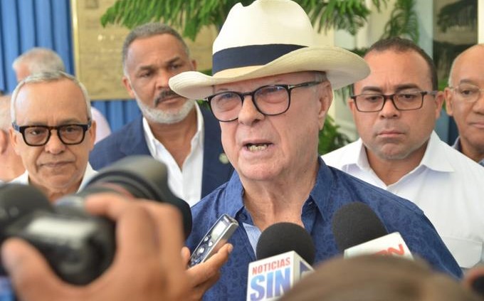 Hipólito califica de «demagogia barata» huelga región del Cibao