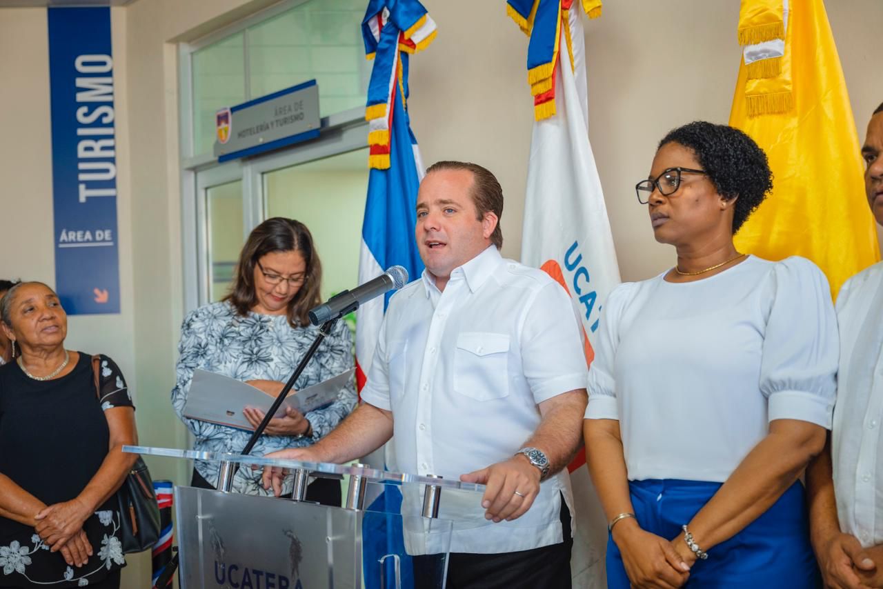 Ministro José Paliza inaugura laboratorios equipados en la Universidad Católica Tecnológica de Barahona