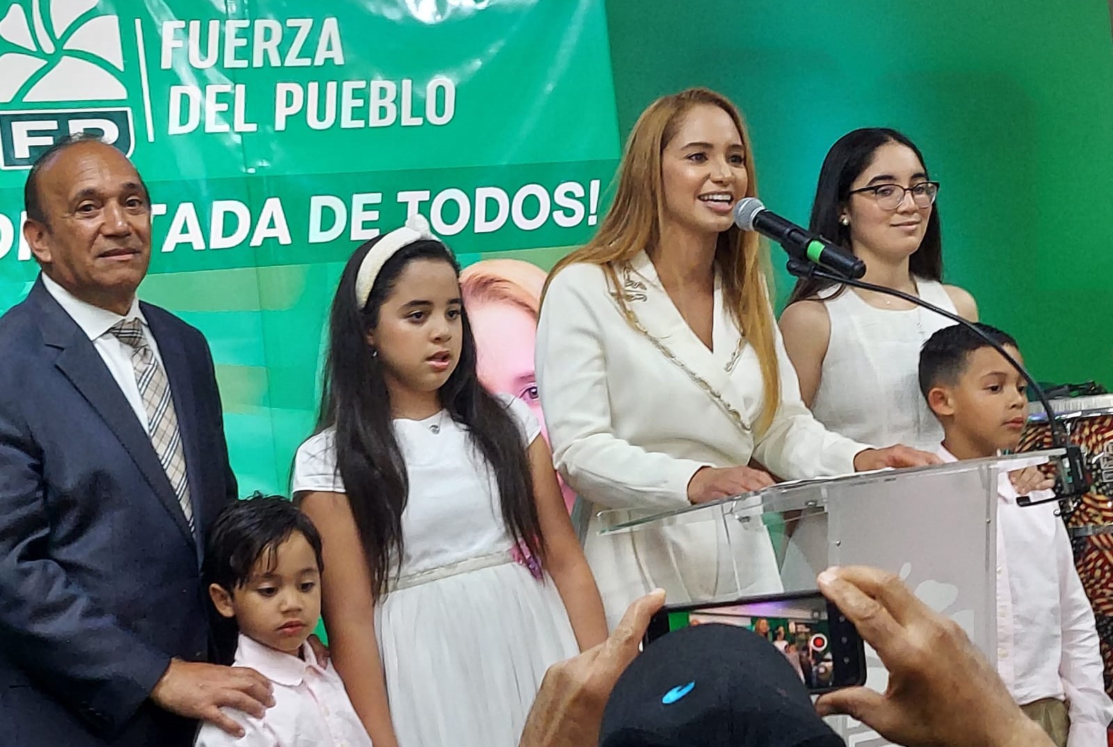 Leidy Laura Núñez abarrota local principal FP en NY en lanzamiento de su precandidatura a diputada