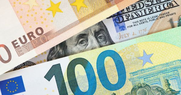 El euro cae tras la publicación de datos de la economía estadounidense