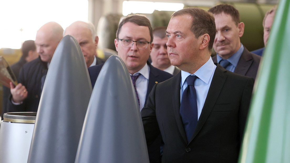 Medvédev: Cuando no funciona el derecho internacional, «vuelan los misiles hipersónicos»