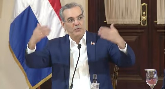 Presidente RD llama convertir la educación en obsesión nacional