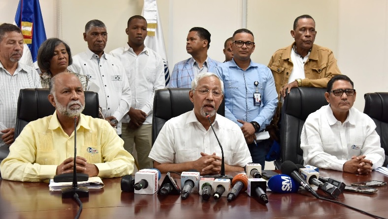 Maestros paralizan hoy escuelas dominicanas exigiendo aumento