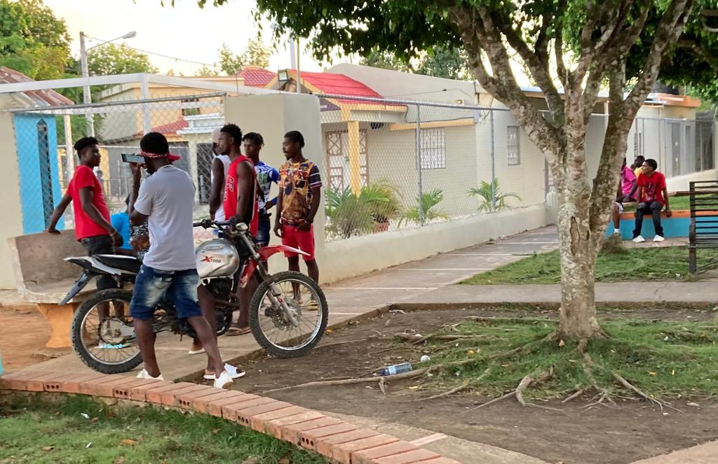 Haitianos indocumentados arropan distrito municipal de Gonzalo, en Sabana Grande de Boyá