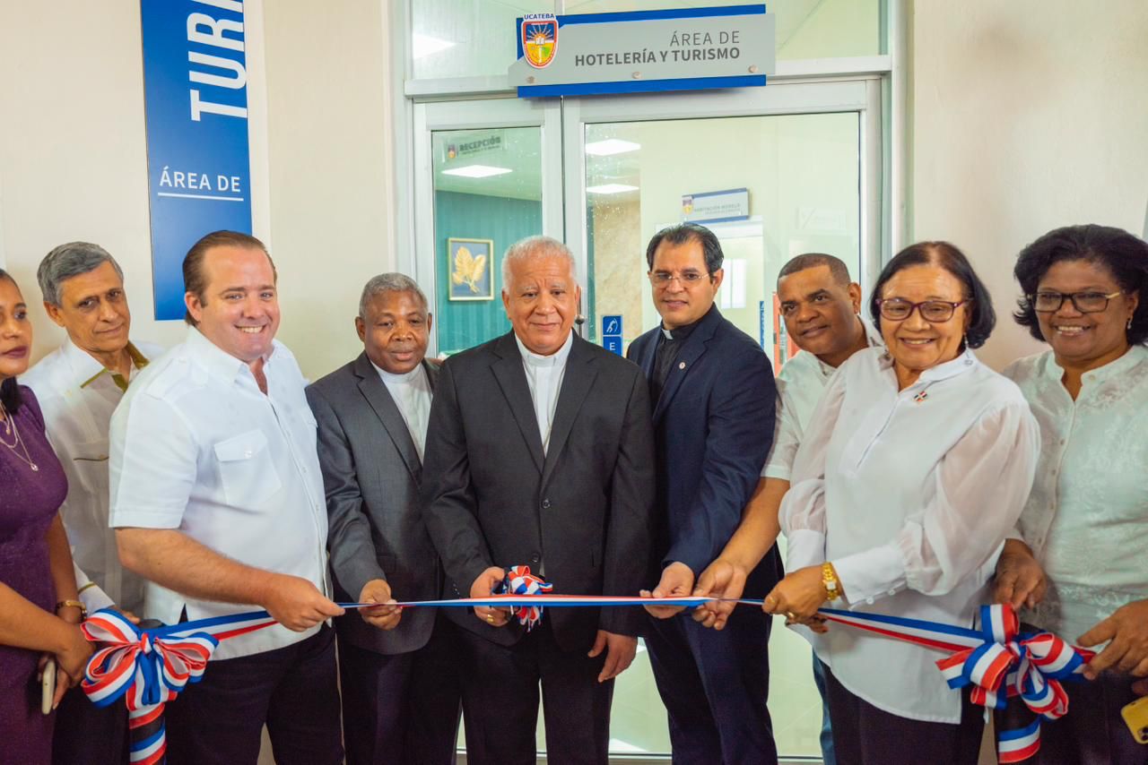 Ministro José Paliza inaugura laboratorios equipados en la Universidad Católica Tecnológica de Barahona