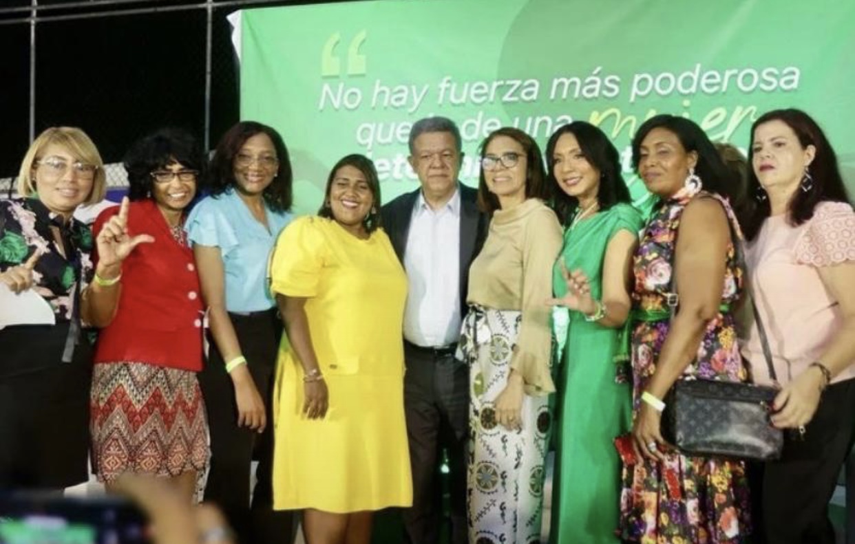 Leonel Fernández manifiesta admiración que siente por las madres dominicanas