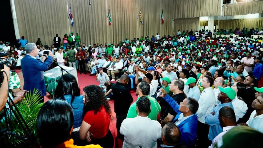 Fernández resalta que 51% de dominicanos desean vivir fuera