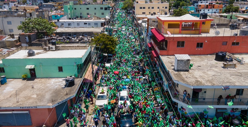 Leonel Fernández encabeza multitudinaria marcha contra el alto costo de la vida, el desempleo y el hambre