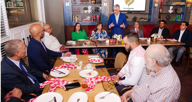 Miguel Vargas dice un gobierno del PRD haría más y prometería menos