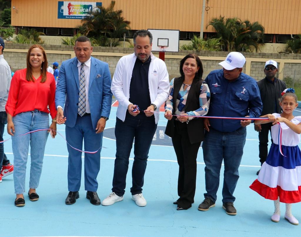 Instituto Nacional de Educación Física lleva “INEFI con el Barrio” a Constanza