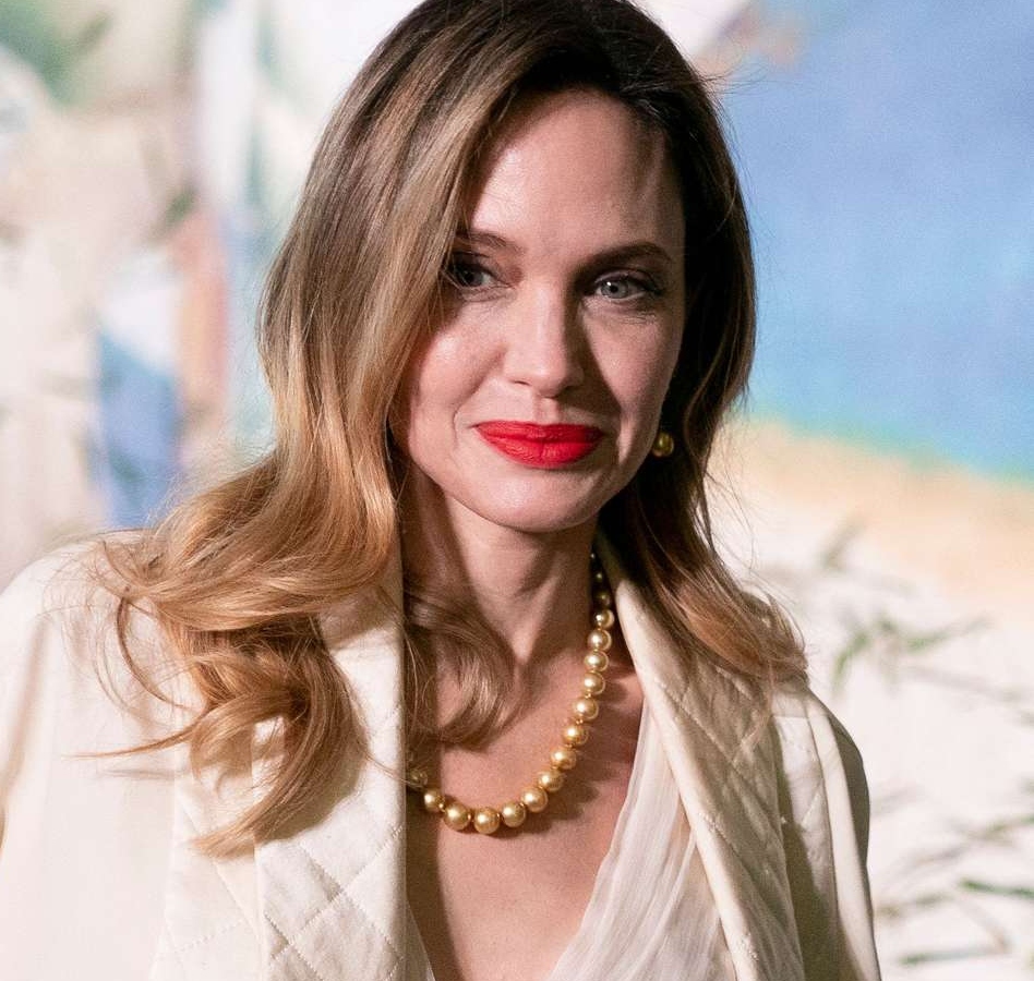 Angelina Jolie se lanza al diseño de moda sostenible con Atelier Jolie