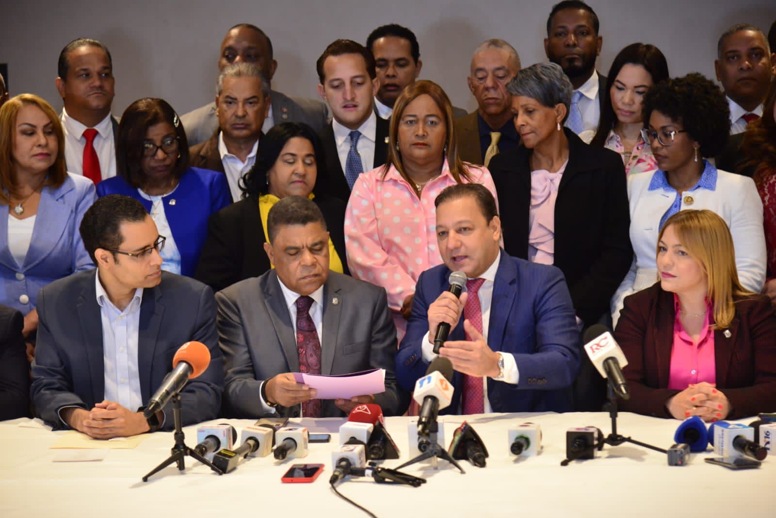 Abel Martínez presenta proyecto busca eliminar anticipo del ISR