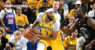 Lakers pegan primero en serie ante Warriors, Knicks iguala serie frente al Heat