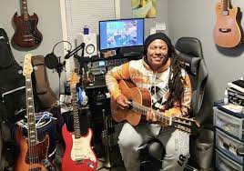 Alex Mala Junta traslada su música desde RD hacia a Tennessee y le canta a la depresión