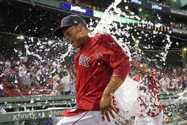 Rafael Devers pega jonrón 150 en su carrera en las GL
