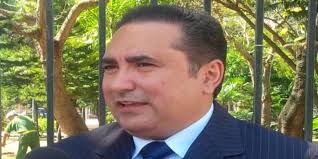 Víctor Pavón gira visita de cortesía al alcalde de SDN, Carlos Guzmán; valora su entrega y sacrificio a favor de munícipes.