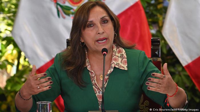 PERU: Presidenta niega comisión de «masacres» durante protestas