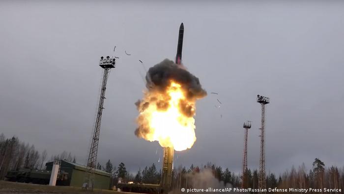 Ucrania acusa Rusia disparar 25 misiles antes de inicio del desfile