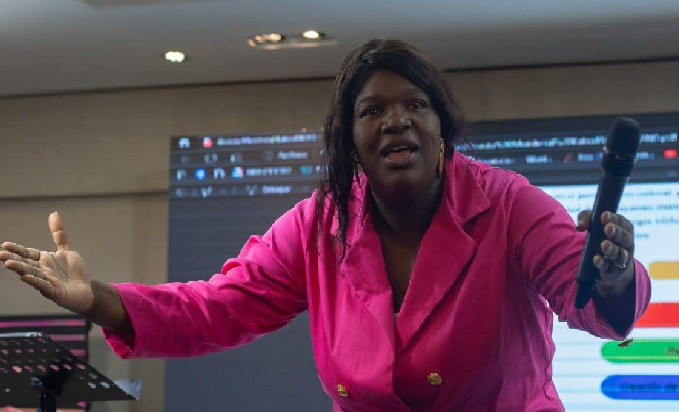 SP se querella contra directora centro Kogland por ejercer sin exequatur