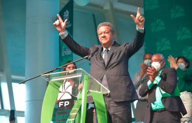 Leonel se va arriba alcanza 30% y Abinader consigue 29% en encuesta del noticiero del canal 11